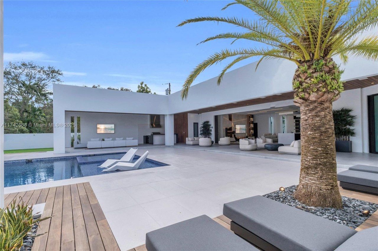 9890 SW 64th St, Miami, FL 33173 Photo