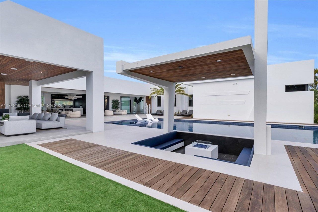 9890 SW 64th St, Miami, FL 33173 Photo