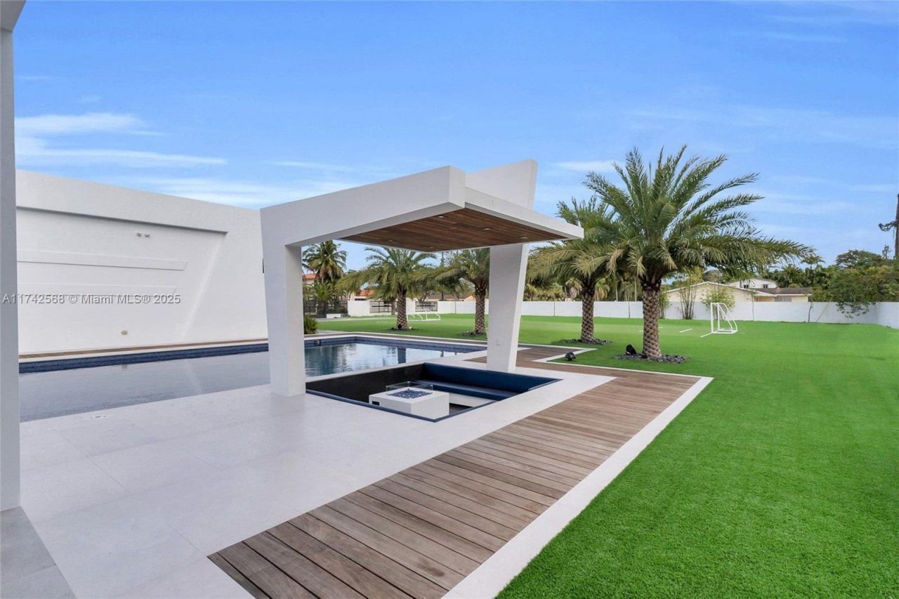 9890 SW 64th St, Miami, FL 33173 Photo