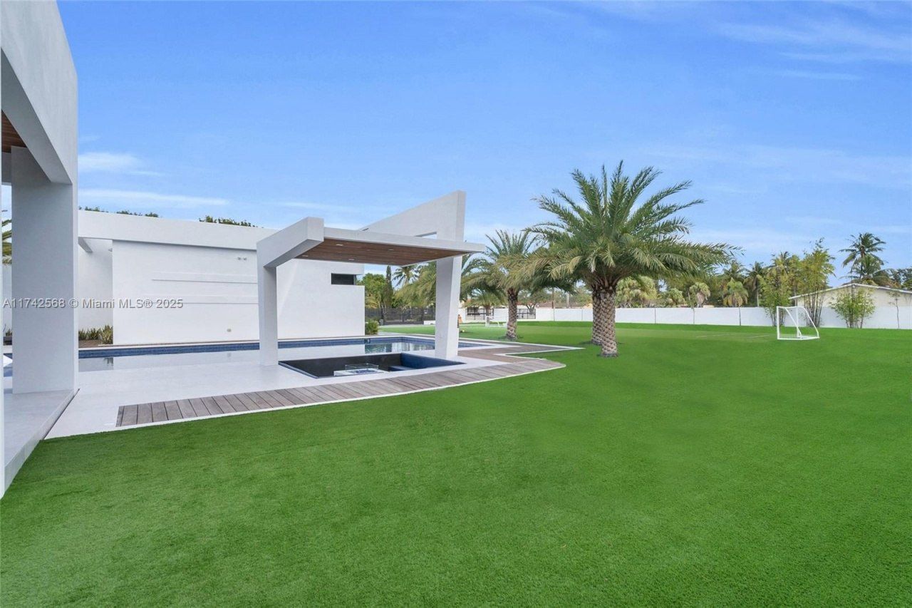 9890 SW 64th St, Miami, FL 33173 Photo