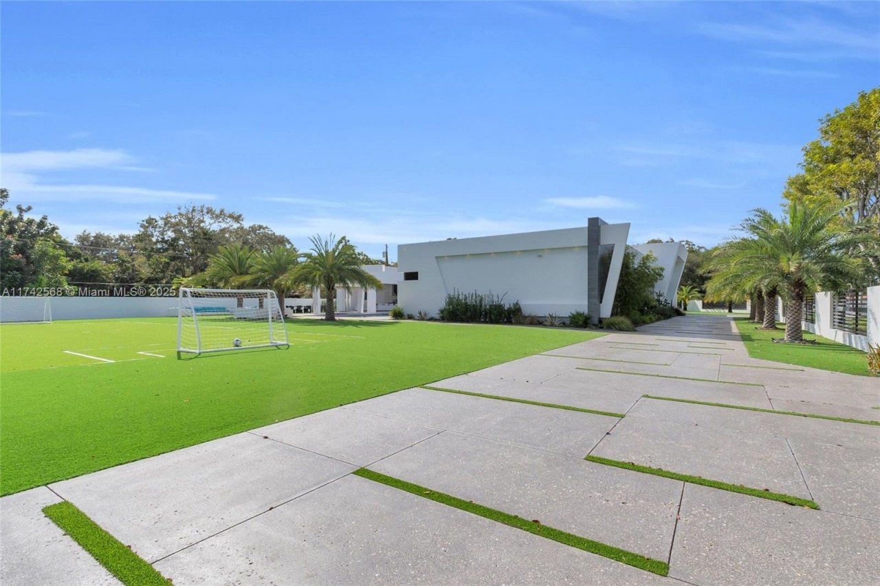 9890 SW 64th St, Miami, FL 33173 Photo