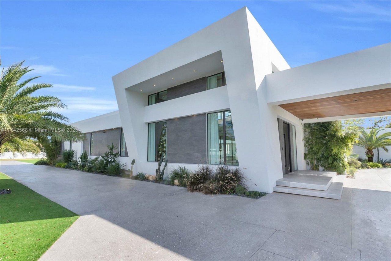 9890 SW 64th St, Miami, FL 33173 Photo