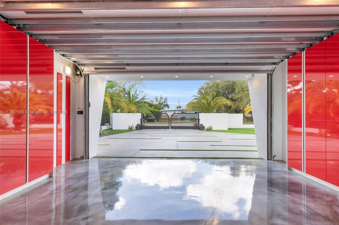 9890 SW 64th St, Miami, FL 33173 Photo