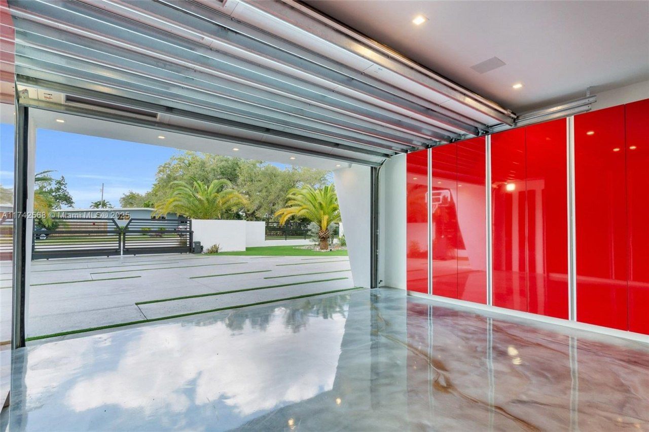 9890 SW 64th St, Miami, FL 33173 Photo