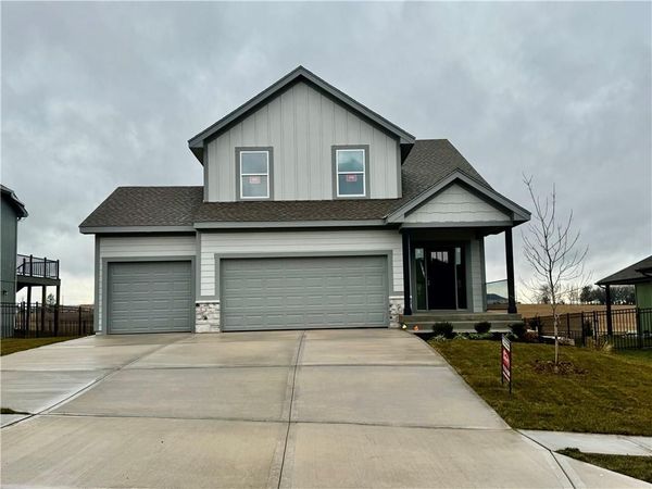 15619 Sheridan Court, Basehor, KS 66007