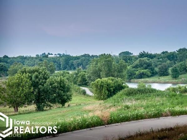 2313 Lake Trail, Fairfield, IA 52556