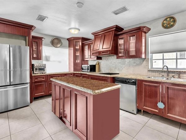 2631 NE 214th St, Miami, FL 33180