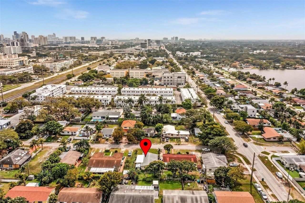 2631 NE 214th St, Miami, FL 33180 Photo