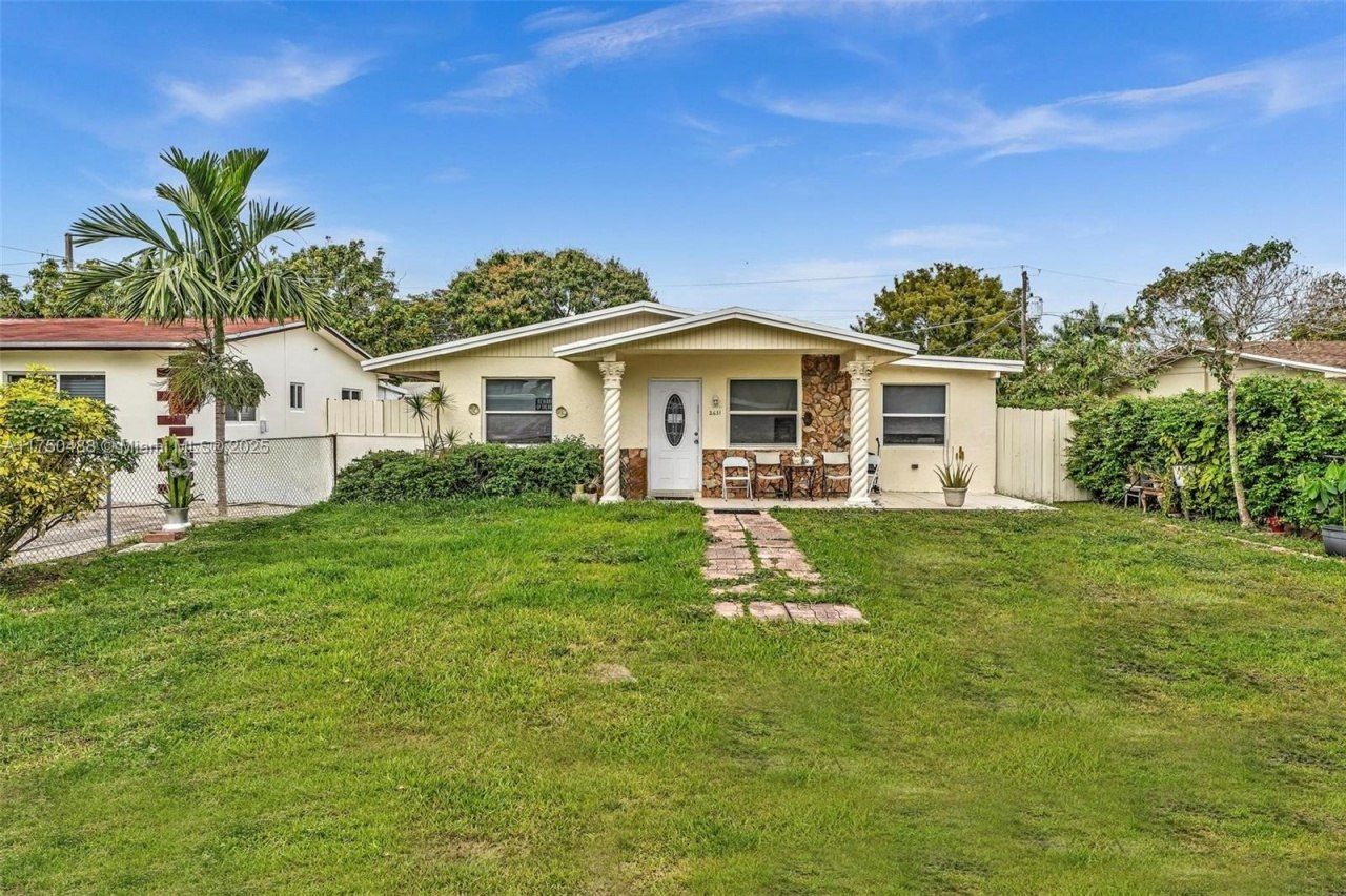 2631 NE 214th St, Miami, FL 33180 Photo