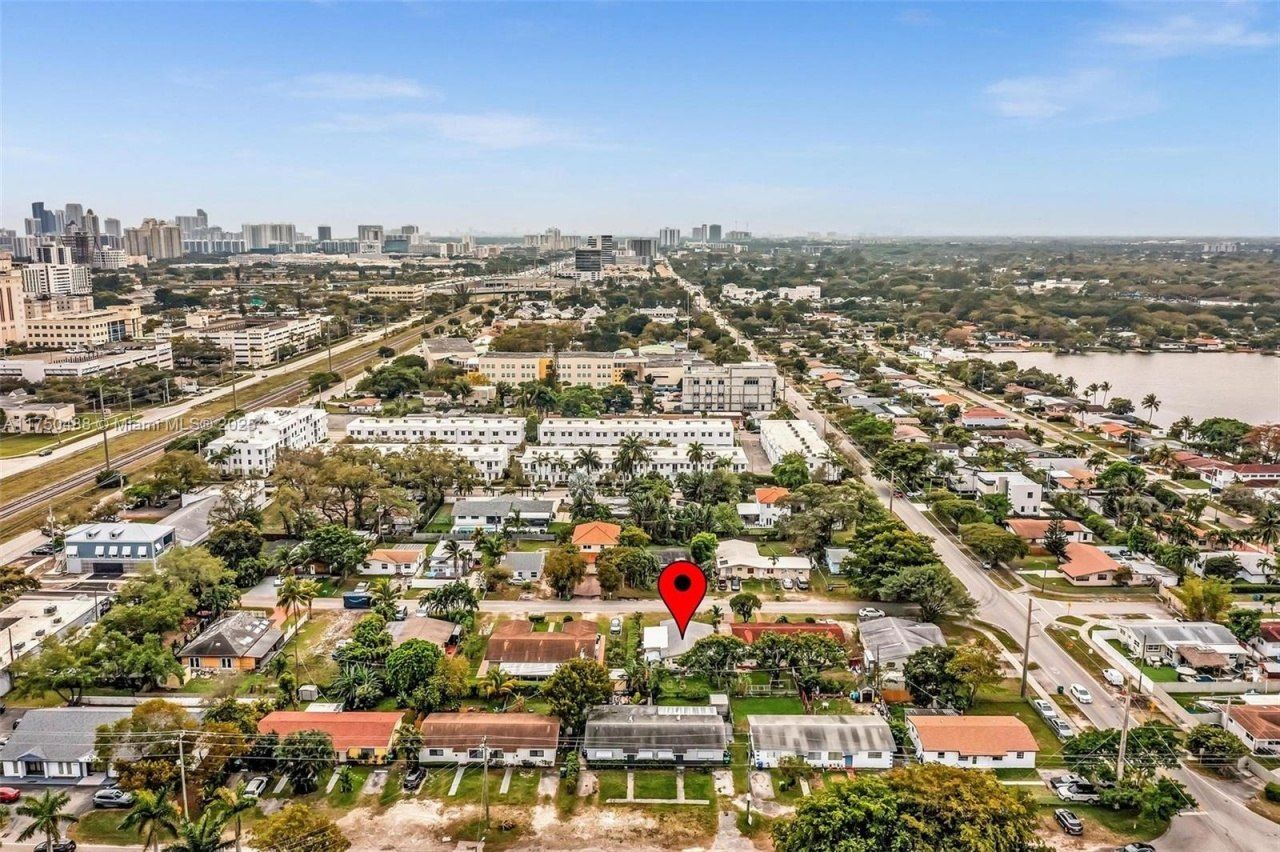 2631 NE 214th St, Miami, FL 33180 Photo