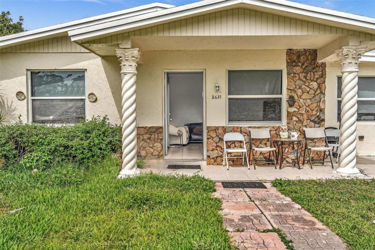 2631 NE 214th St, Miami, FL 33180 Photo