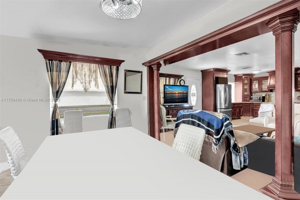 2631 NE 214th St, Miami, FL 33180 Photo