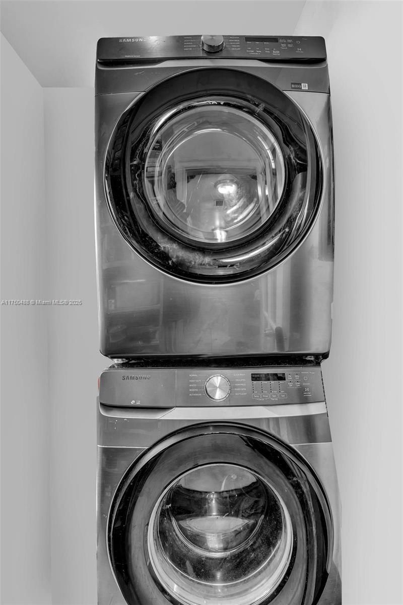 2631 NE 214th St, Miami, FL 33180 Photo