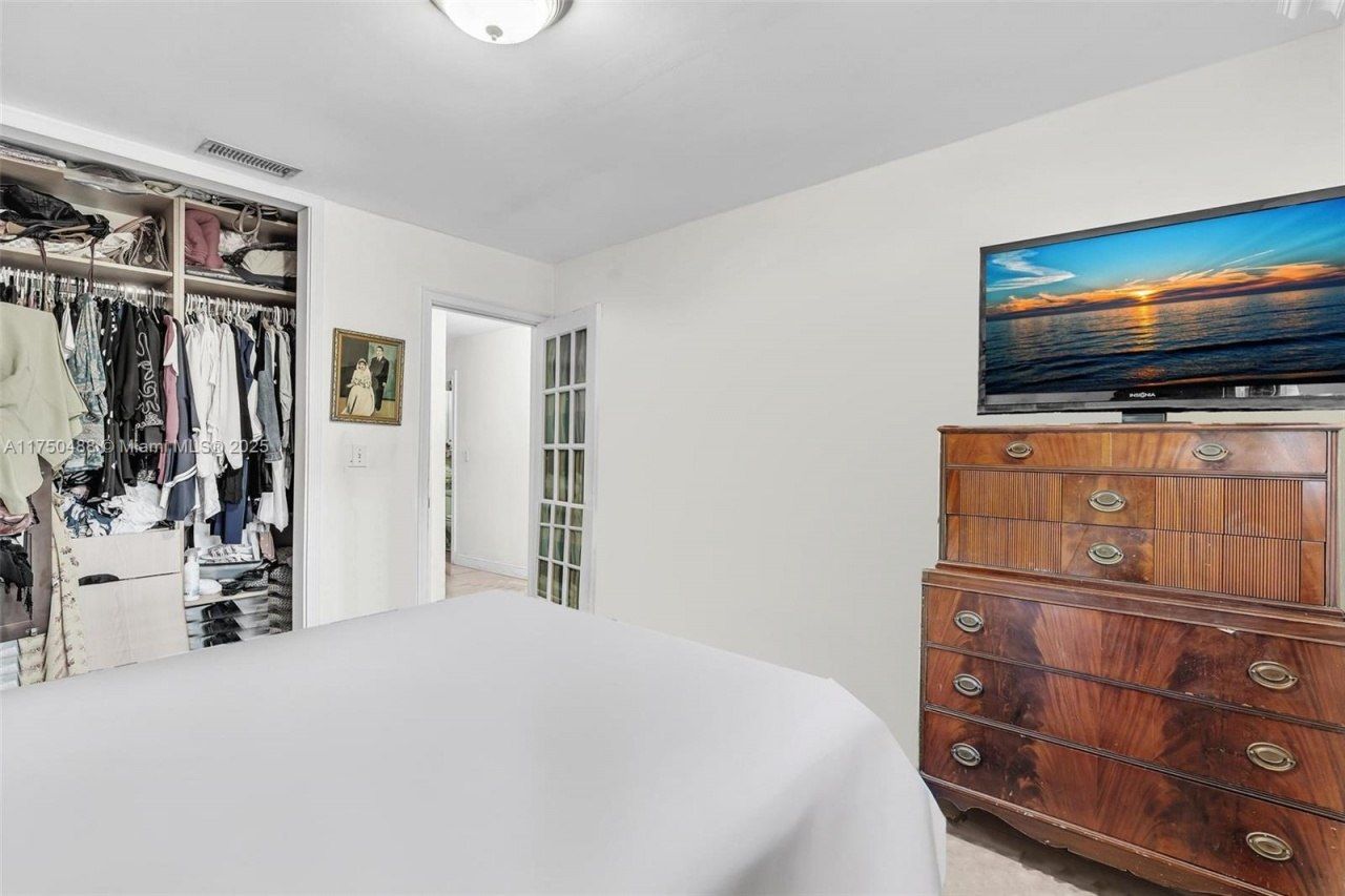 2631 NE 214th St, Miami, FL 33180 Photo