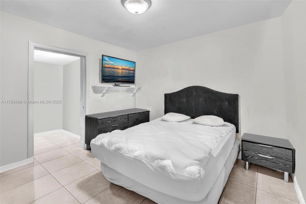 2631 NE 214th St, Miami, FL 33180 Photo