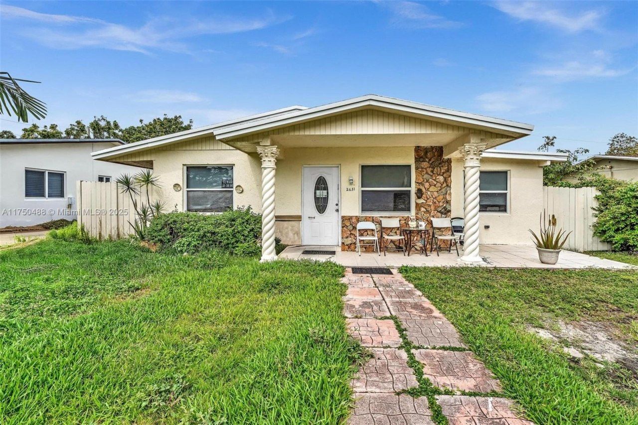2631 NE 214th St, Miami, FL 33180 Photo