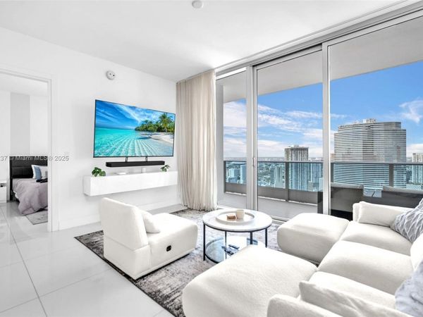 200 Biscayne Boulevard Way, Unit 4910, Miami, FL 33131