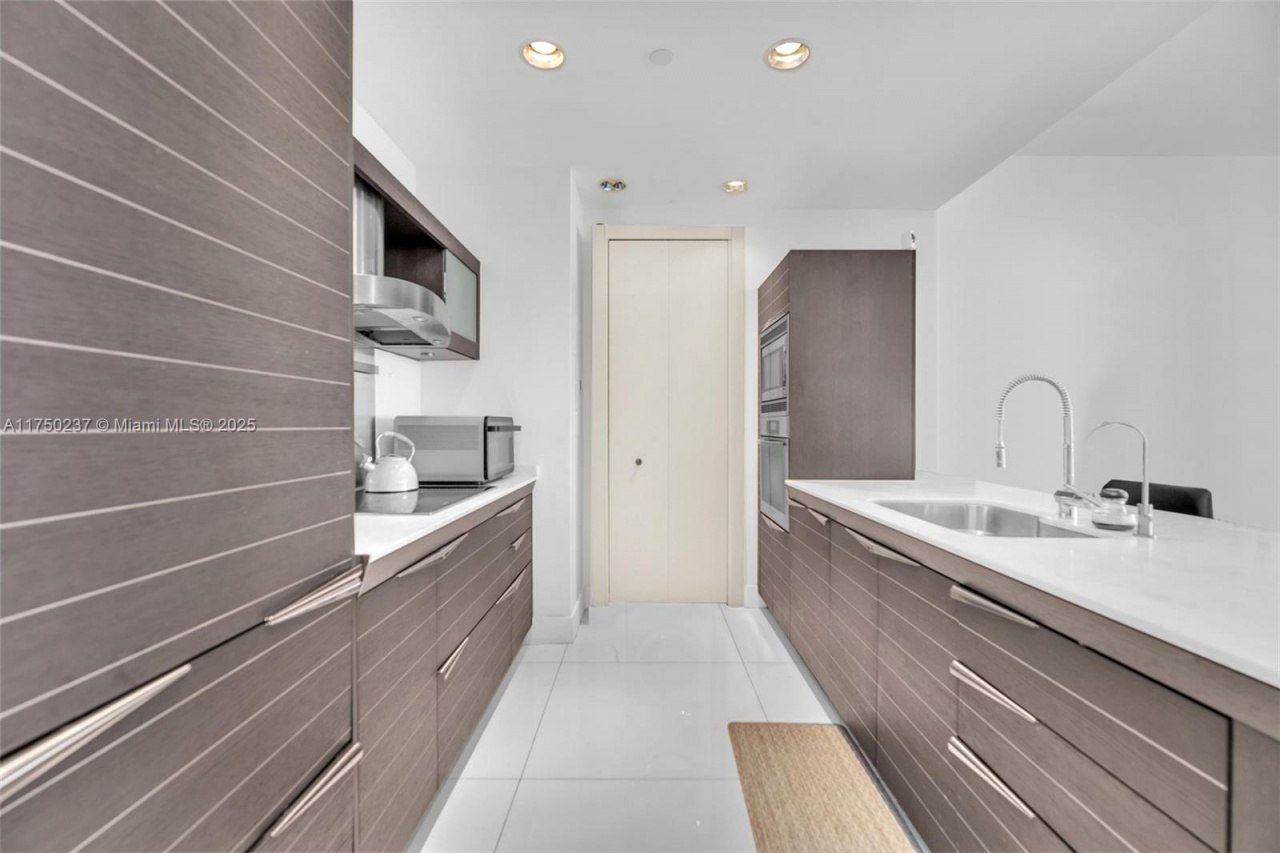 200 Biscayne Boulevard Way, Unit 4910, Miami, FL 33131 Photo