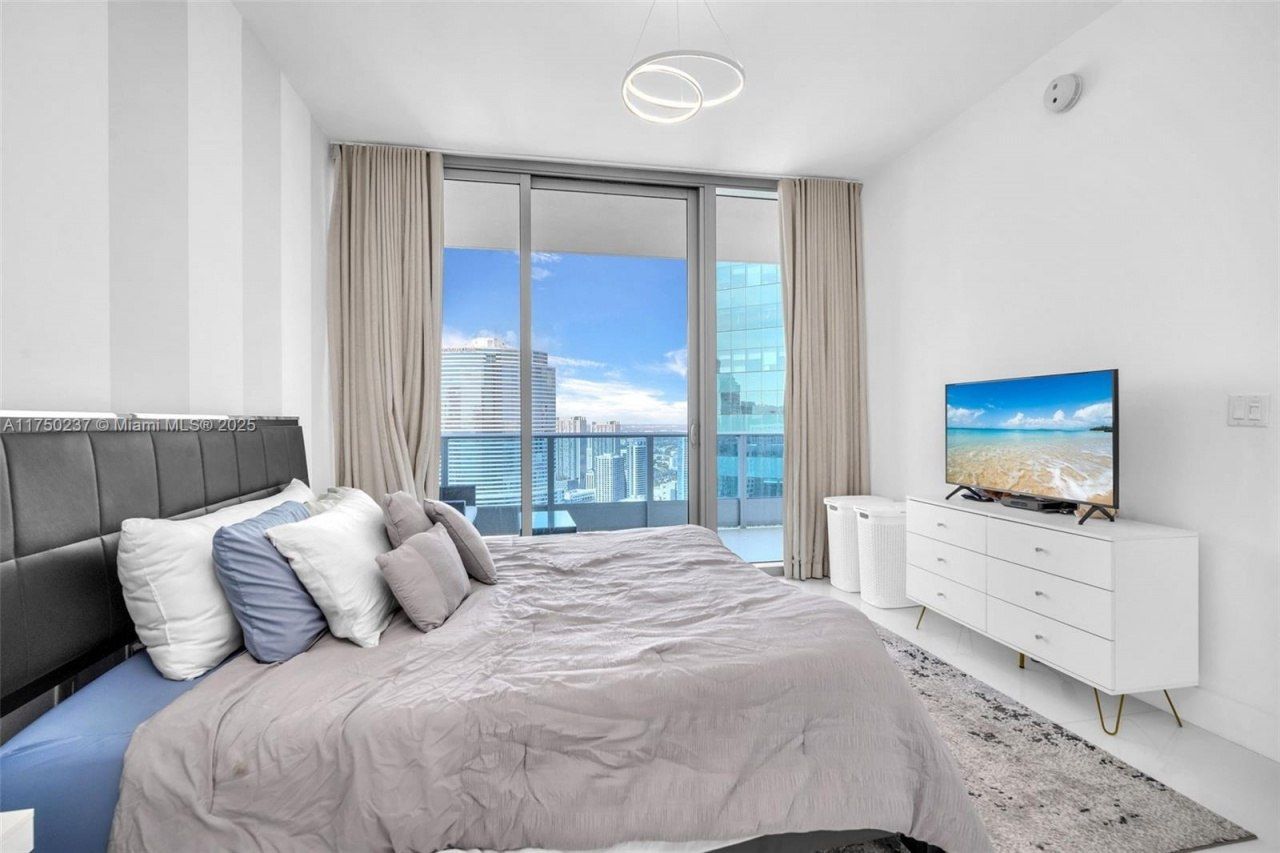 200 Biscayne Boulevard Way, Unit 4910, Miami, FL 33131 Photo