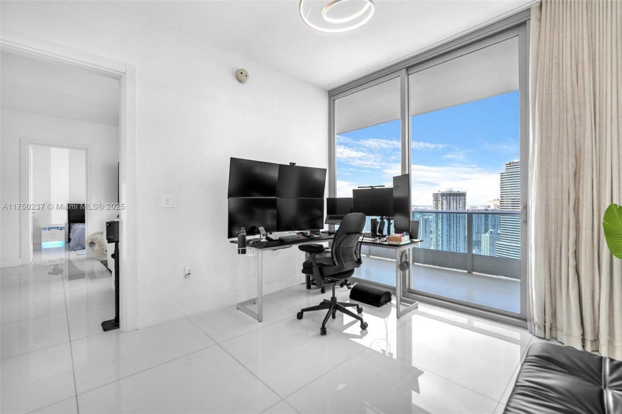 200 Biscayne Boulevard Way, Unit 4910, Miami, FL 33131 Photo