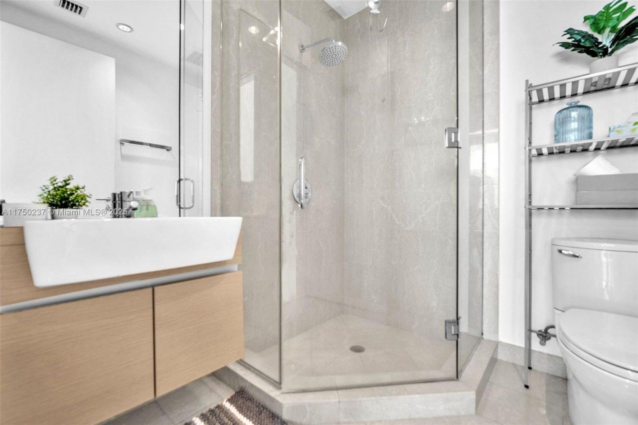 200 Biscayne Boulevard Way, Unit 4910, Miami, FL 33131 Photo