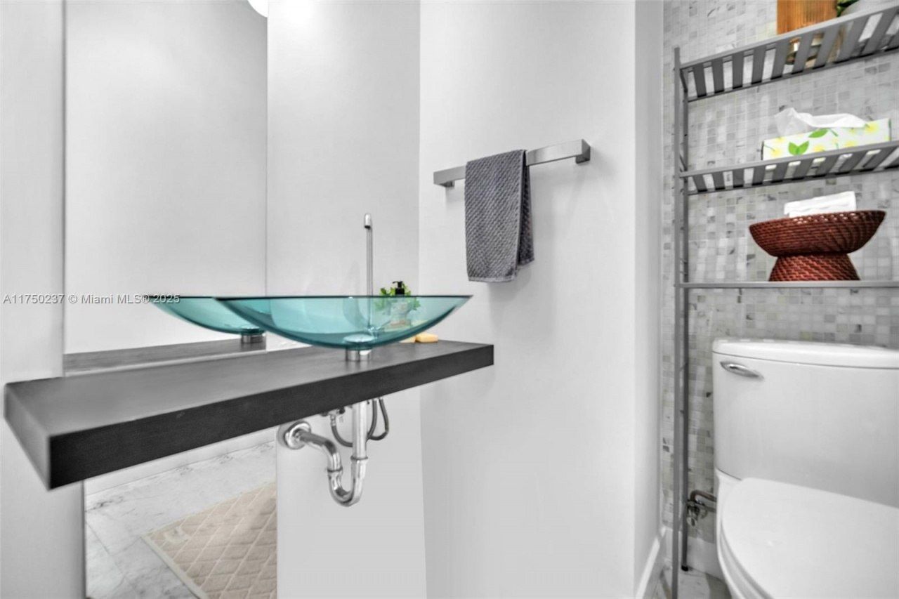 200 Biscayne Boulevard Way, Unit 4910, Miami, FL 33131 Photo