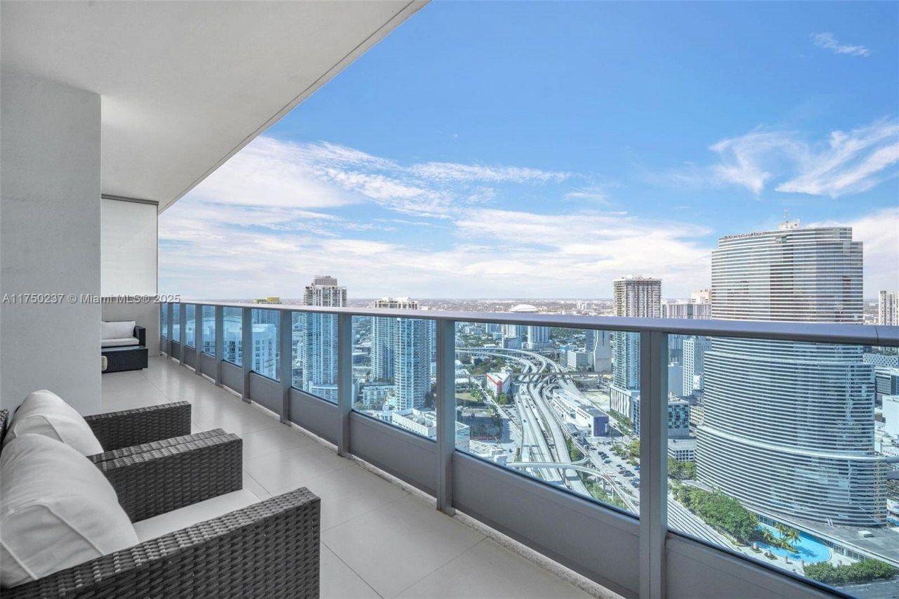 200 Biscayne Boulevard Way, Unit 4910, Miami, FL 33131 Photo