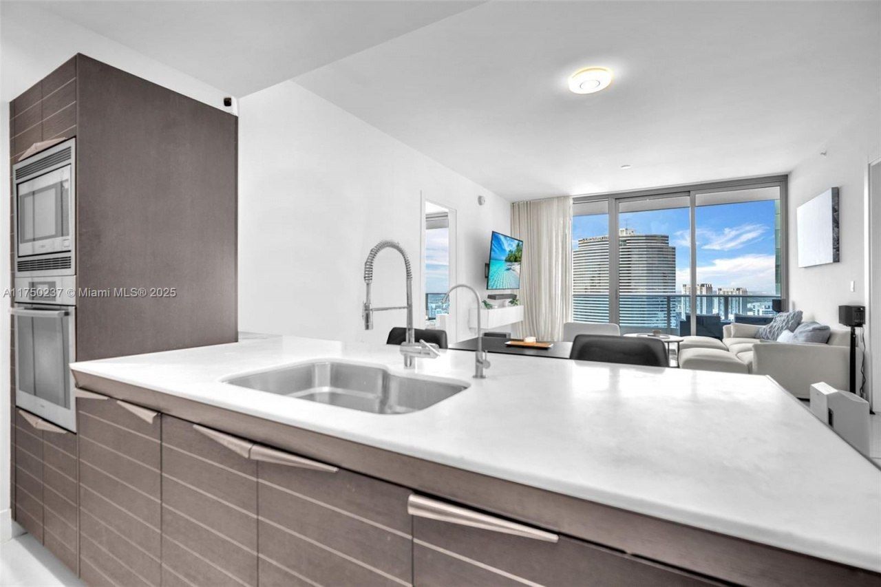 200 Biscayne Boulevard Way, Unit 4910, Miami, FL 33131 Photo