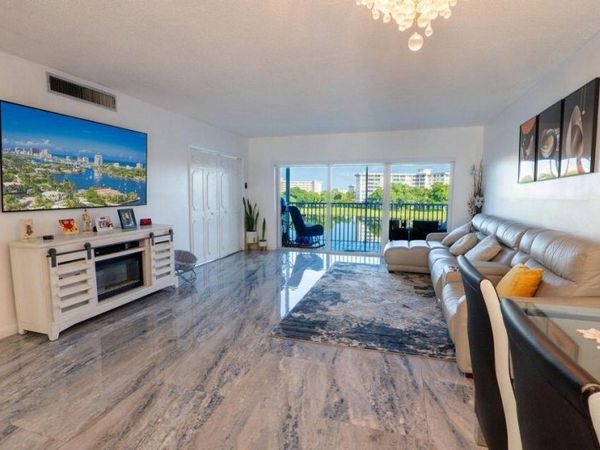 2801 N Palm Aire Drive N, Unit 410, Pompano Beach, FL 33069