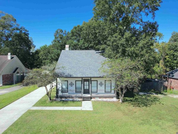 32495 Magnolia Ct, Denham Springs, LA 70706