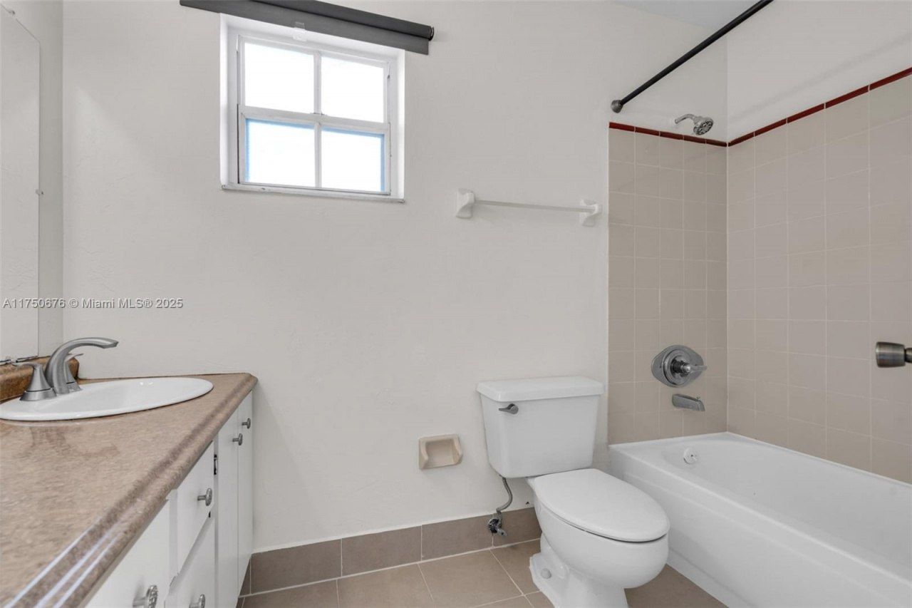 29 Santillane Ave, Unit 7, Coral Gables, FL 33134 Photo