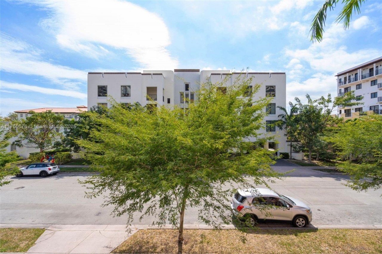 29 Santillane Ave, Unit 7, Coral Gables, FL 33134 Photo