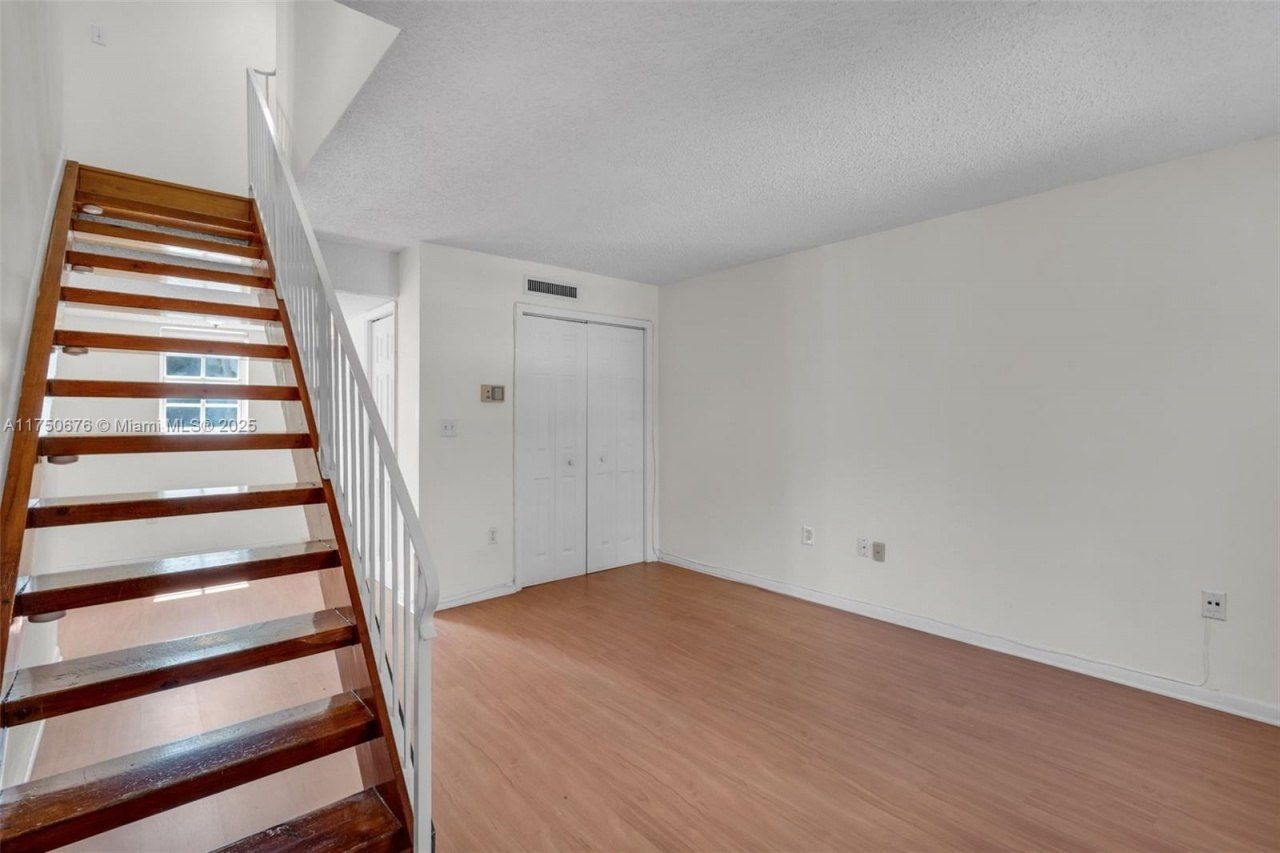 29 Santillane Ave, Unit 7, Coral Gables, FL 33134 Photo