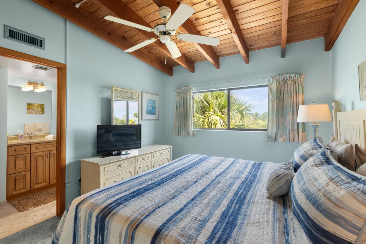 1133 W Ocean Drive, Unit 2, Key Colony, FL 33051 Photo