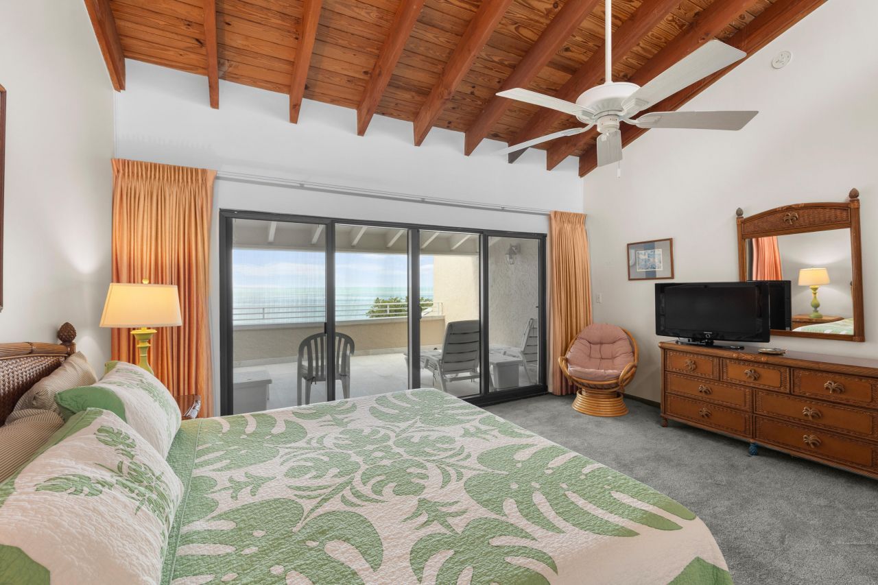 1133 W Ocean Drive, Unit 2, Key Colony, FL 33051 Photo