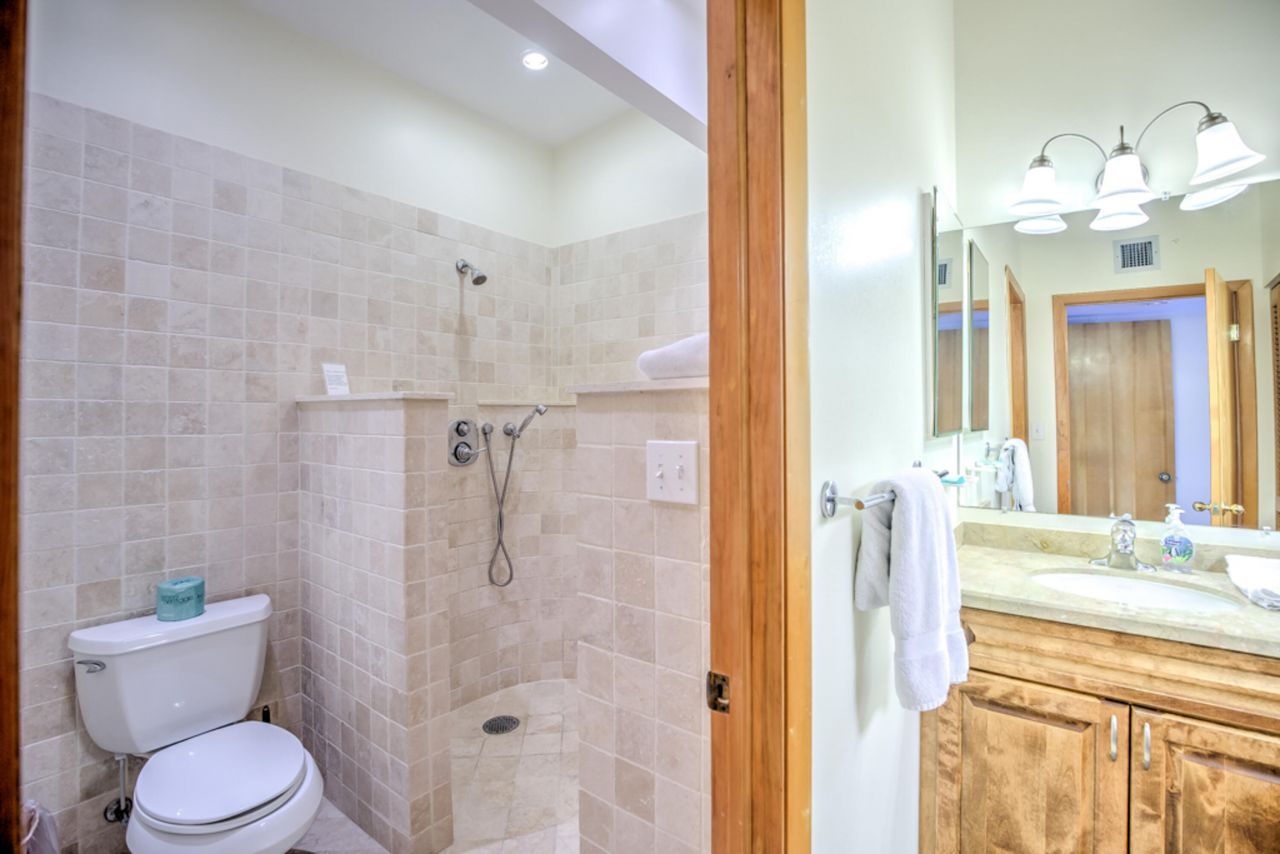 1133 W Ocean Drive, Unit 2, Key Colony, FL 33051 Photo