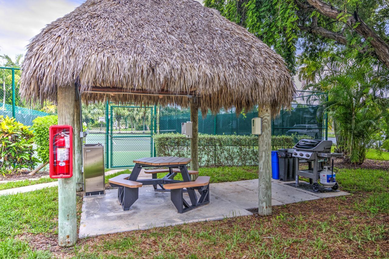 1133 W Ocean Drive, Unit 2, Key Colony, FL 33051 Photo