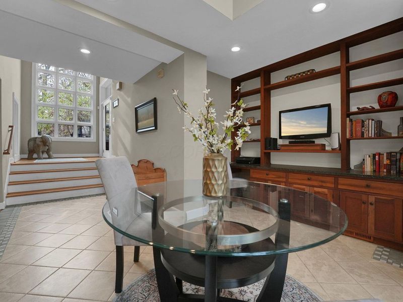 296 Walhalla Road, Columbus, OH 43202 Photo 11