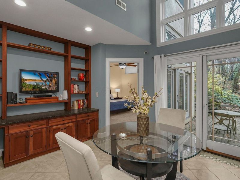 296 Walhalla Road, Columbus, OH 43202 Photo 12