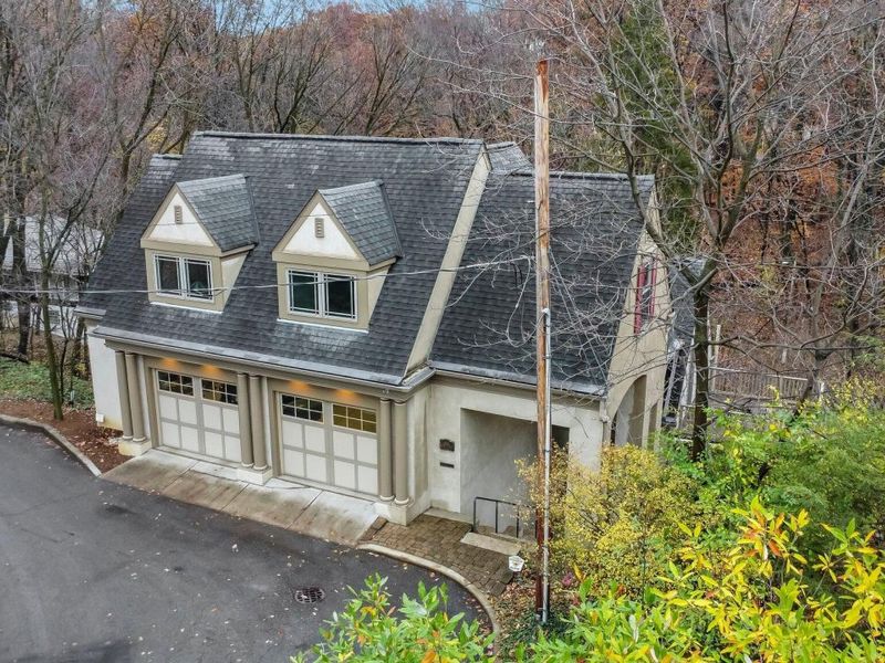 296 Walhalla Road, Columbus, OH 43202 Photo 2