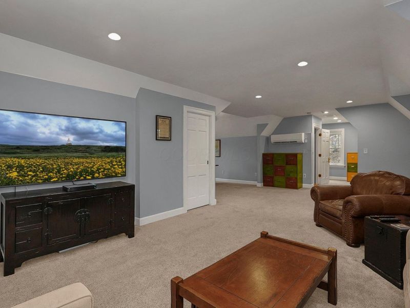 296 Walhalla Road, Columbus, OH 43202 Photo 20