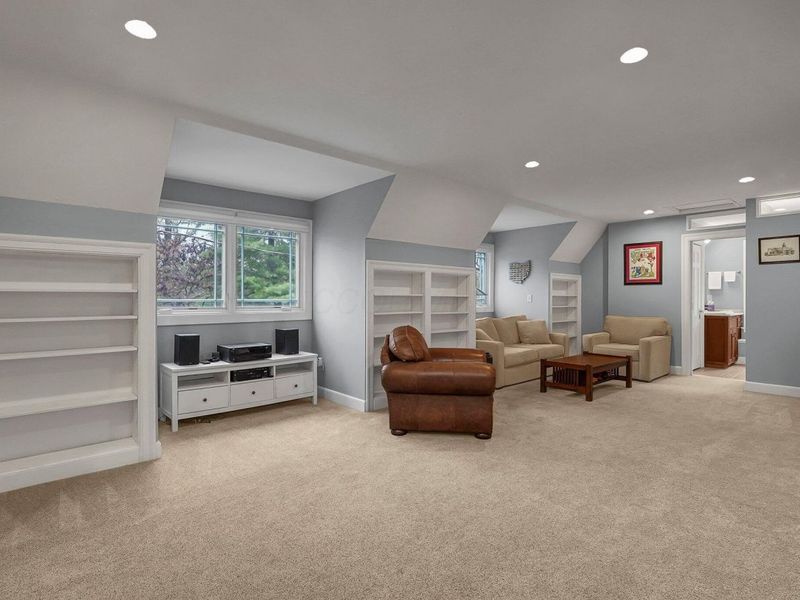 296 Walhalla Road, Columbus, OH 43202 Photo 21