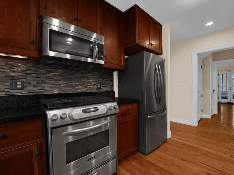 296 Walhalla Road, Columbus, OH 43202 Photo 25