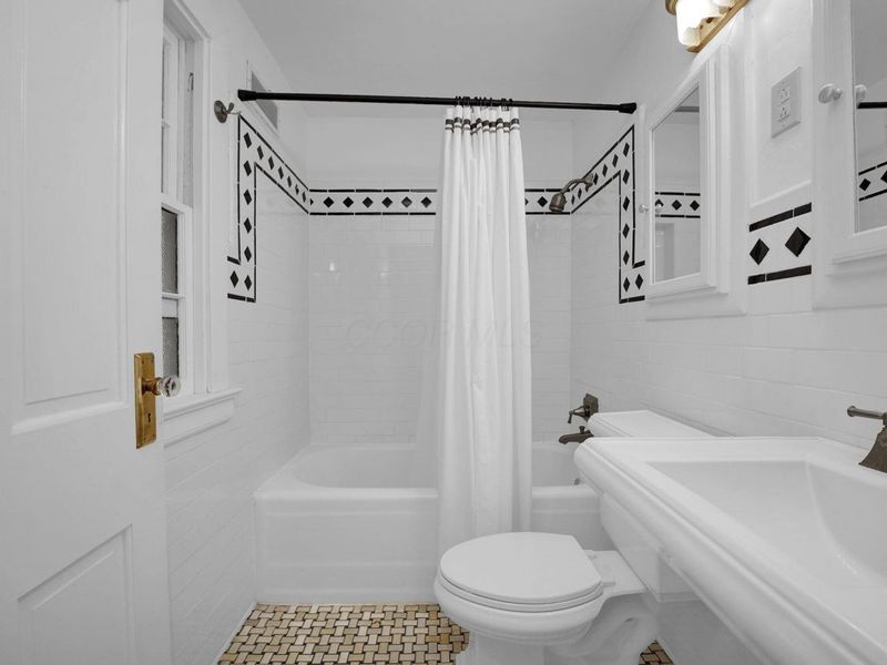 296 Walhalla Road, Columbus, OH 43202 Photo 37