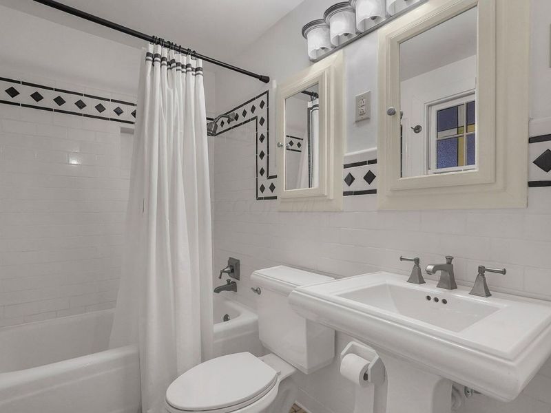 296 Walhalla Road, Columbus, OH 43202 Photo 38