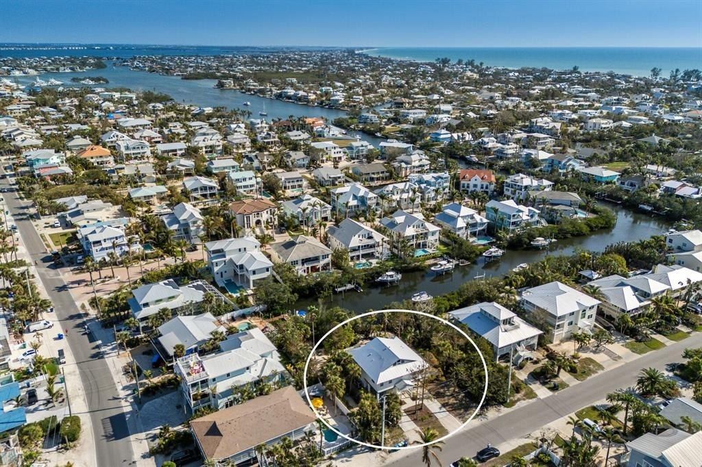 527 Magnolia Avenue, Anna Maria, FL 34216 Photo