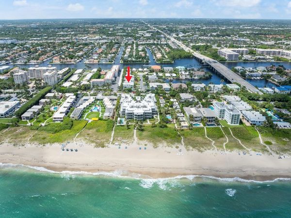 1070 Del Harbour Drive, Delray Beach, FL 33483