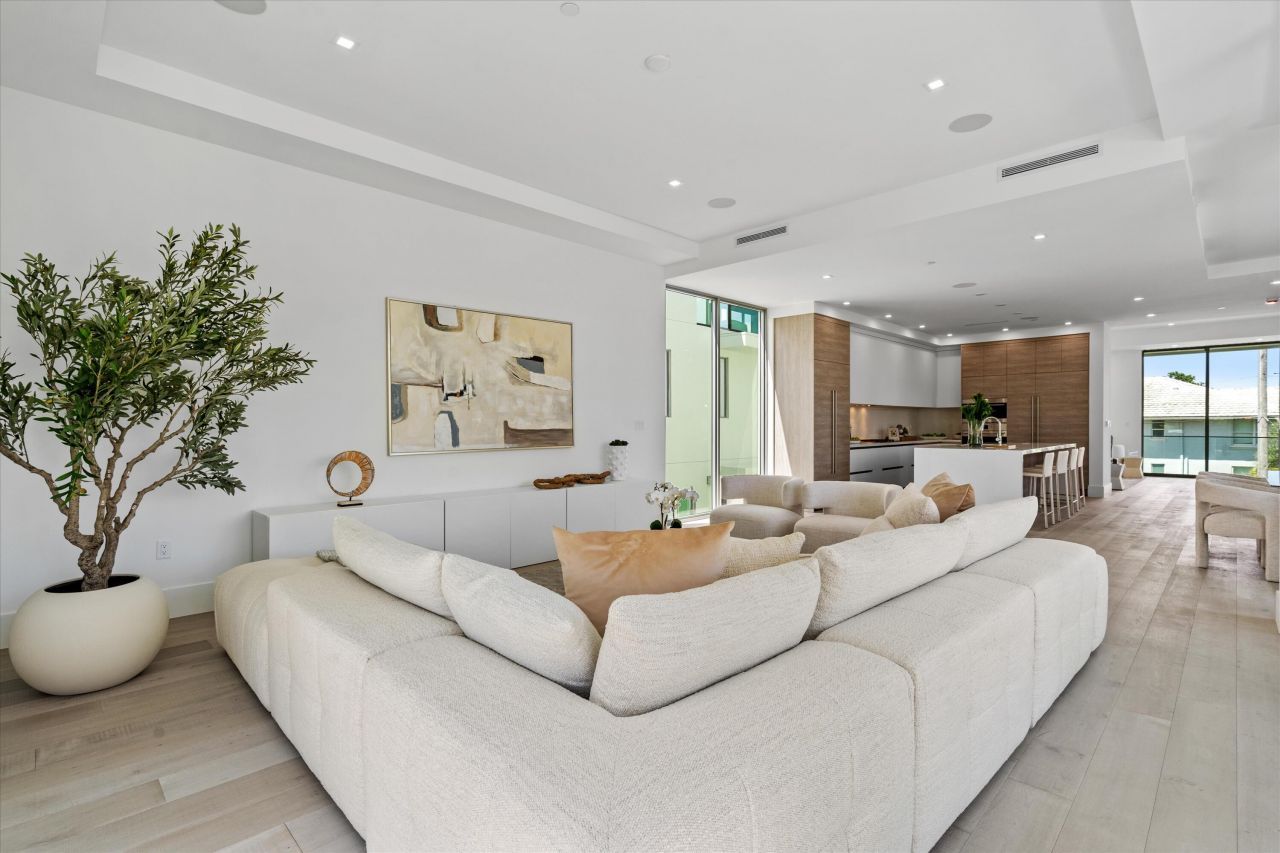 1070 Del Harbour Drive, Delray Beach, FL 33483 Photo