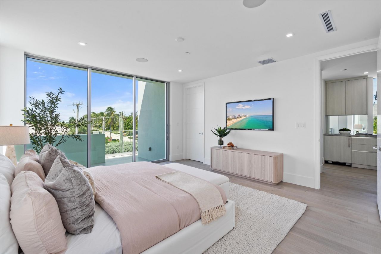 1070 Del Harbour Drive, Delray Beach, FL 33483 Photo