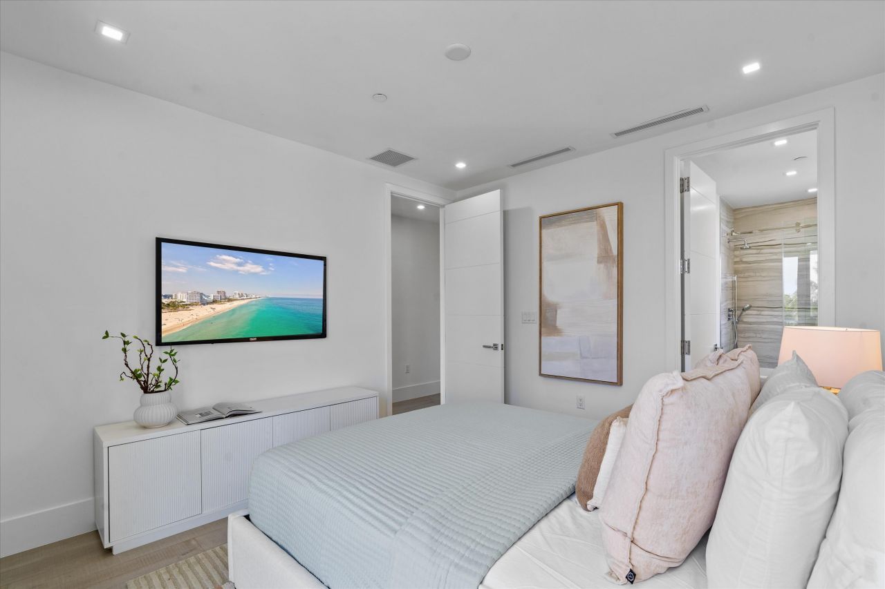 1070 Del Harbour Drive, Delray Beach, FL 33483 Photo